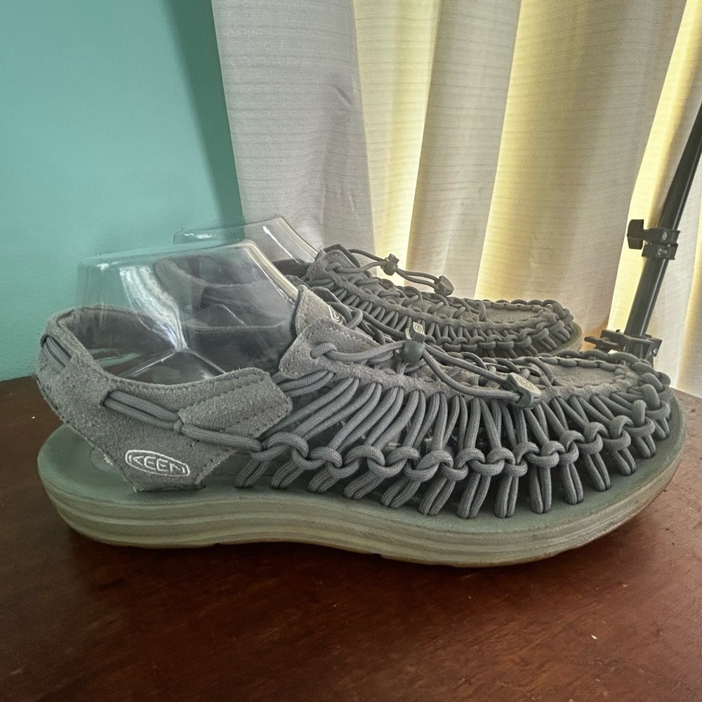 KEEN UNEEK Sneakers Gray Woven Comfort Outdoor Hiking Water Sandals Mens 11.5